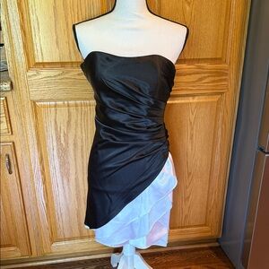 Blonde Nites Elegant Black and White Strapless Dress, Size 5